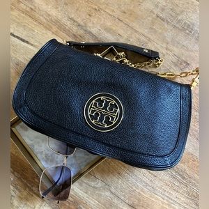 *TORY BURCH Black Amanda Logo Clutch Leather Bag